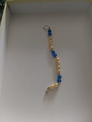 Collana con ciondolo quadrato nero