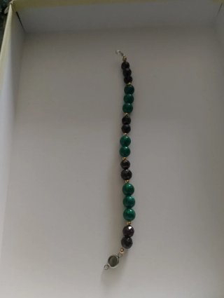 Collana con ciondolo quadrato nero