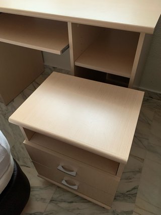 Mesa de escritorio, mesita y estanteria
