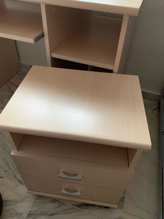 Mesa de escritorio, mesita y estanteria