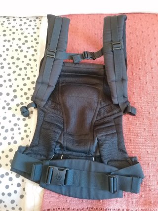 Mochila de porteo Ergobaby Adapt Negra