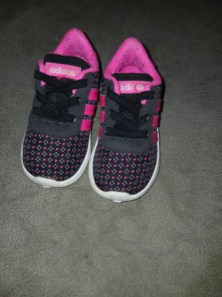 Lote 2 zapatillas niña Talla 20 Adidas y más