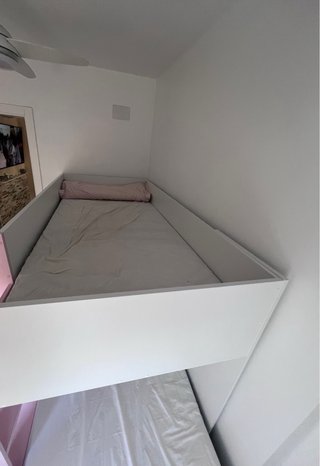 Litera tren blanca y rosa