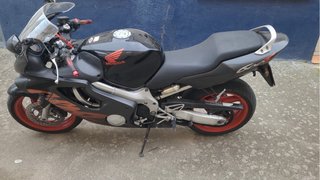 Honda CBR 600F Negra y Roja