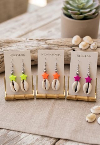 Pendientes conchas y estrellas flúor