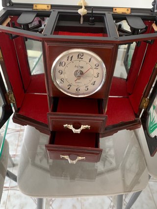 Portagioielli vintage con carillon e orologio