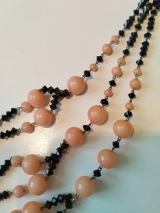 Precioso collar salmón y azabache años 60-70