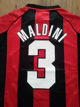 Camiseta del 3 rojinegra