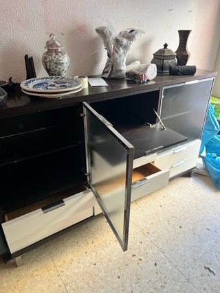 Mueble expositor salón madera y cristal