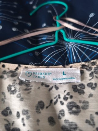 Vestido de verano floral beige y negro