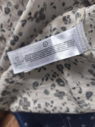 Vestido de verano floral beige y negro