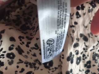 Vestido de verano floral beige y negro