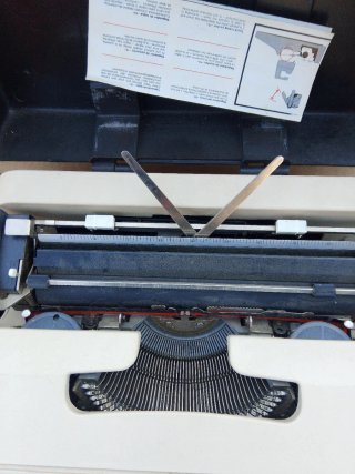Macchina da scrivere Olivetti Lettera 35