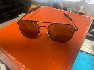 Gafas de sol AO marrones con funda