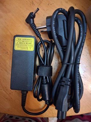 Cargador Portátil 19V 2.37A