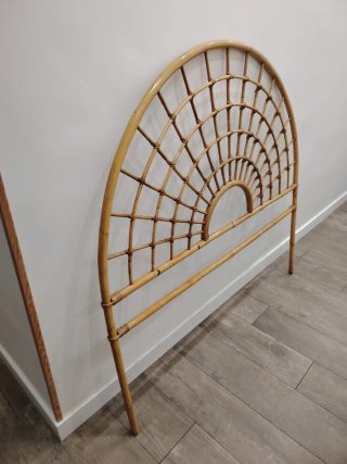 Cabecero de mimbre semicircular