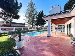 Chalet en alquiler en Elviria en Marbella