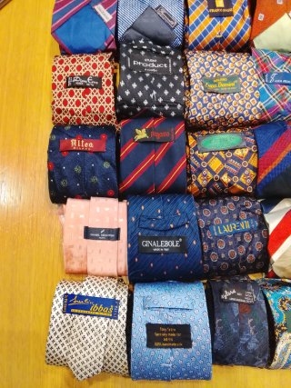 E) 25 cravatte top brand