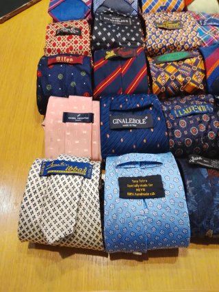E) 25 cravatte top brand