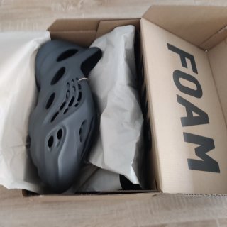 Yeezy Foam Runner Carbon