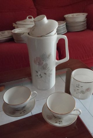 Set caffè in porcellana con fiori