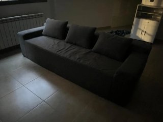 Sofá de tela gris