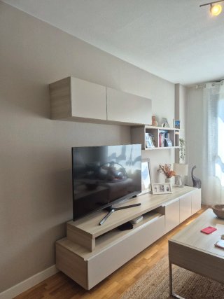 Mueble de salón modular beige y marrón