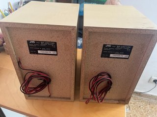 Altavoces JVC Beige y Gris