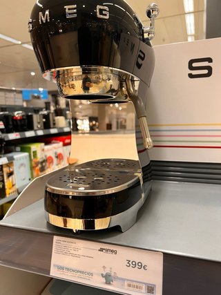 Cafetera Smeg Negra