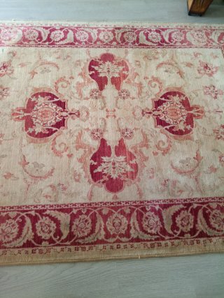 Alfombra antigua lana beige y roja