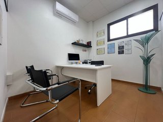 Local comercial en alquiler en Palacios y Villafranca (Los)