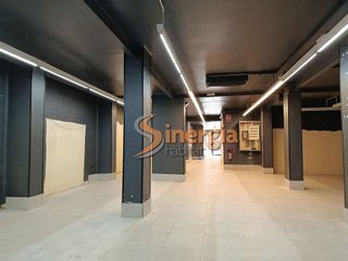 Local comercial en venta en Centre en Hospitalet de Llobregat, L´