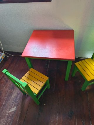 Mesa y 2 Sillas Infantiles
