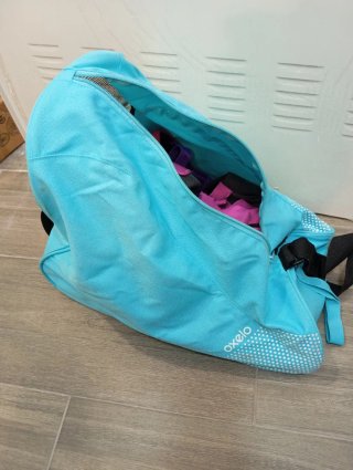 Patines, bolsa y casco de patinaje