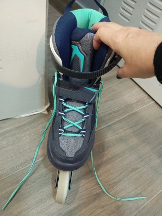 Patines, bolsa y casco de patinaje