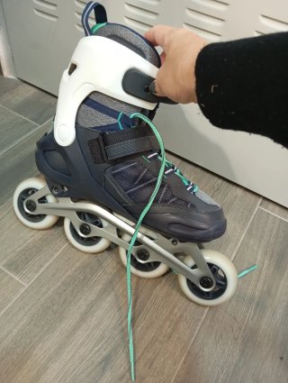 Patines, bolsa y casco de patinaje