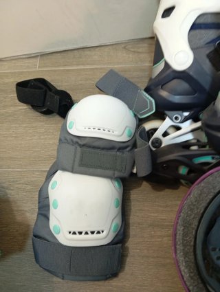 Patines, bolsa y casco de patinaje