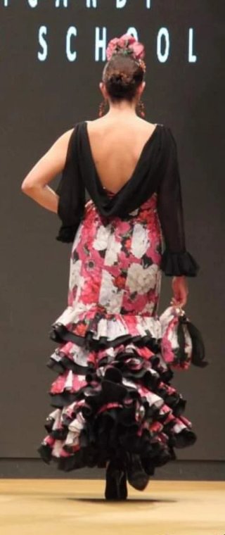 Flamenca con bolso y funda Sin estrenar