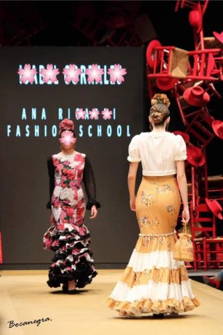 Flamenca con bolso y funda Sin estrenar