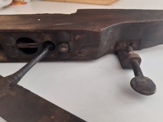 Tappatrice manuale per tappi sughero