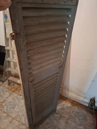 Puertas de ventana antiguas de madera