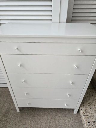 Cómoda blanca Ikea