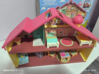 Casa de Bluey con caja.