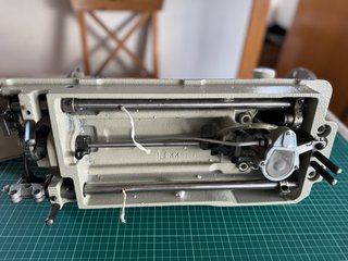 Máquina de coser tela y cuero para reparar