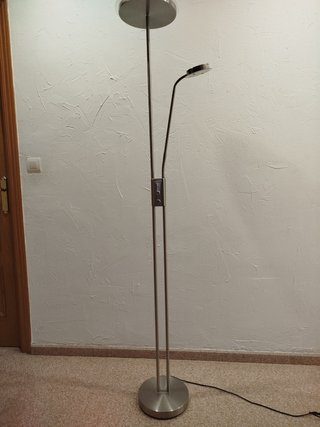 Lámpara de pie moderna metal