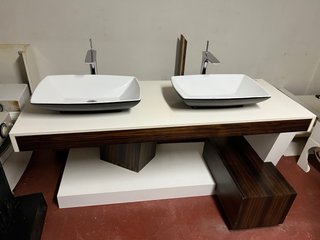 Cocina, mueble salón, lavabo, puertas , estufa ...