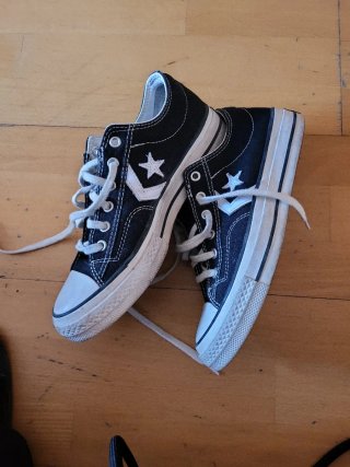 Zapatillas Converse Negras y Blancas
