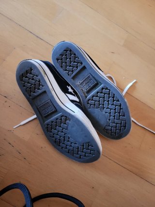 Zapatillas Converse Negras y Blancas