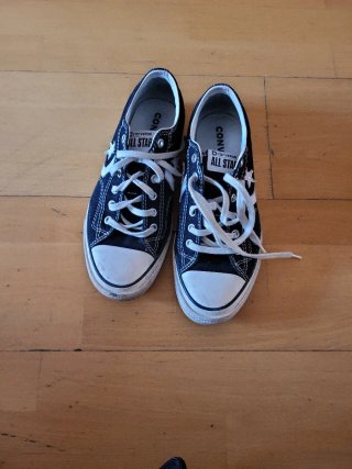 Zapatillas Converse Negras y Blancas