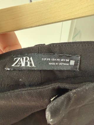 Pantalón chino negro Zara Talla M